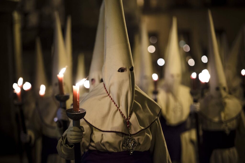 La Penitente Hermandad de Jesús Yacente Organiza un Triduo por la Paz