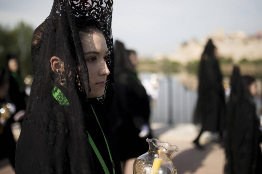 Mantilla Semana Santa, virgen de la esperanza