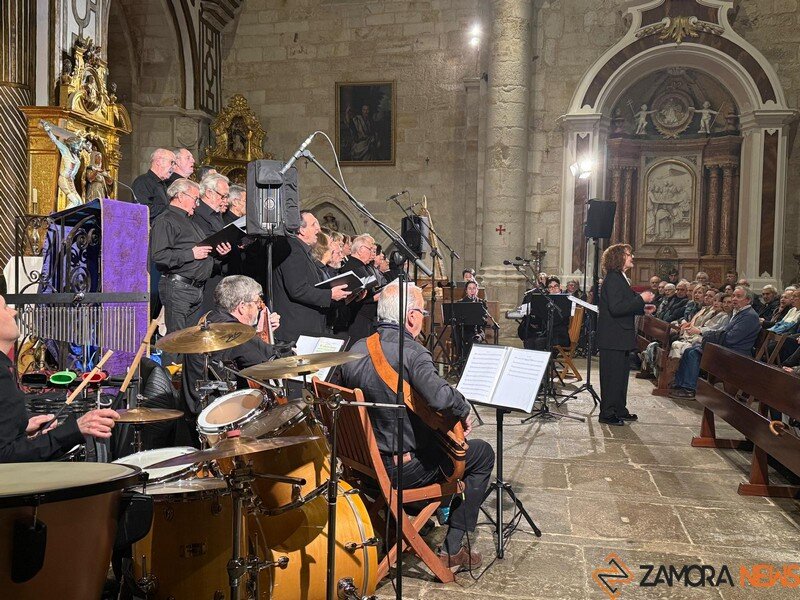 La Iglesia de San Ildefonso se llena para el concierto homenaje a Miguel Manzano